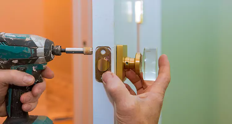 Broken Door Knob Fix in Navarre, FL