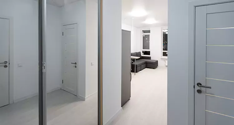 Modern Mirrored Closet Doors Repair in Navarre, FL